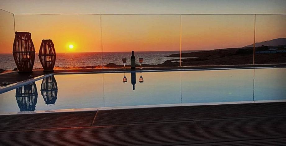 Tramonto Luxury Villa No1- Breathtaking Sunset View Foiníkion エクステリア 写真